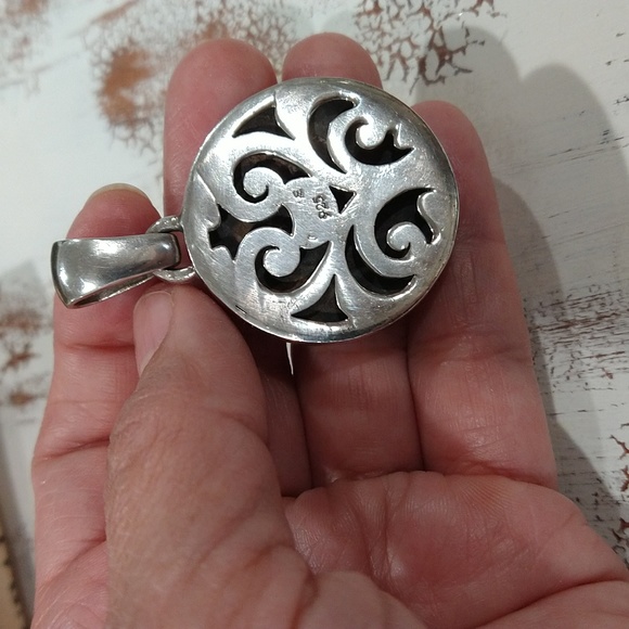 Round MOP Sterling Silver Pendant - Picture 6 of 10